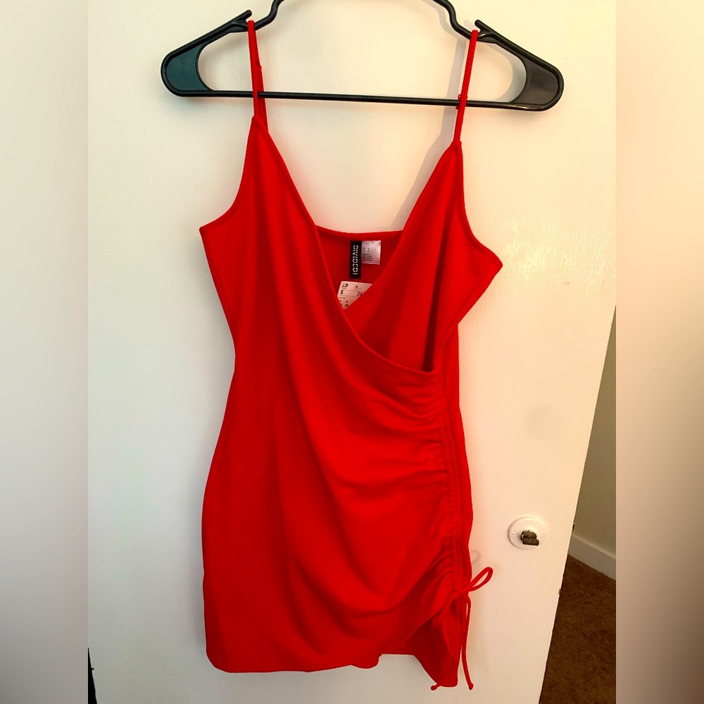 New with tags !Sexy red H&M divided dress